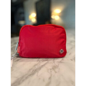 NWT Lululemon 2L Everywhere Belt Bag Large Red